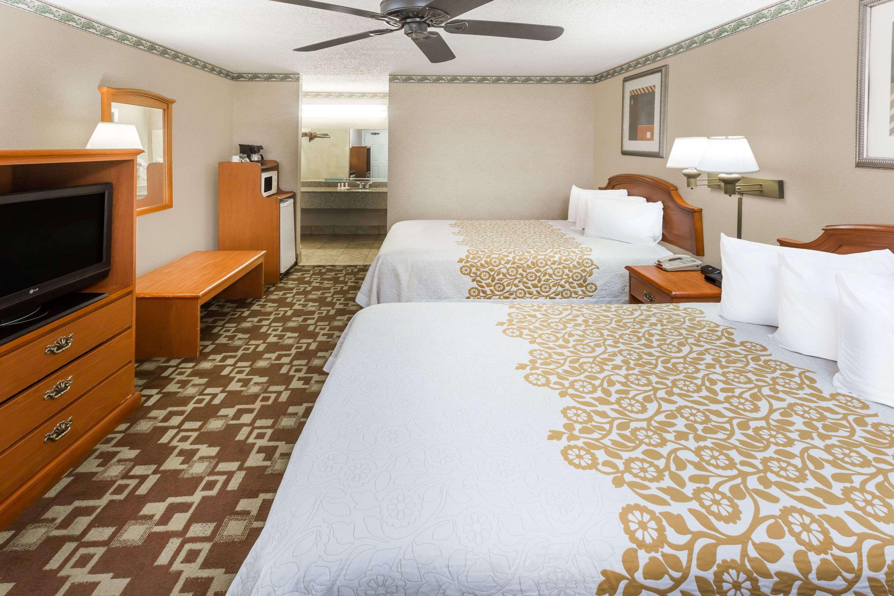 Days Inn By Wyndham Batesville Buitenkant foto