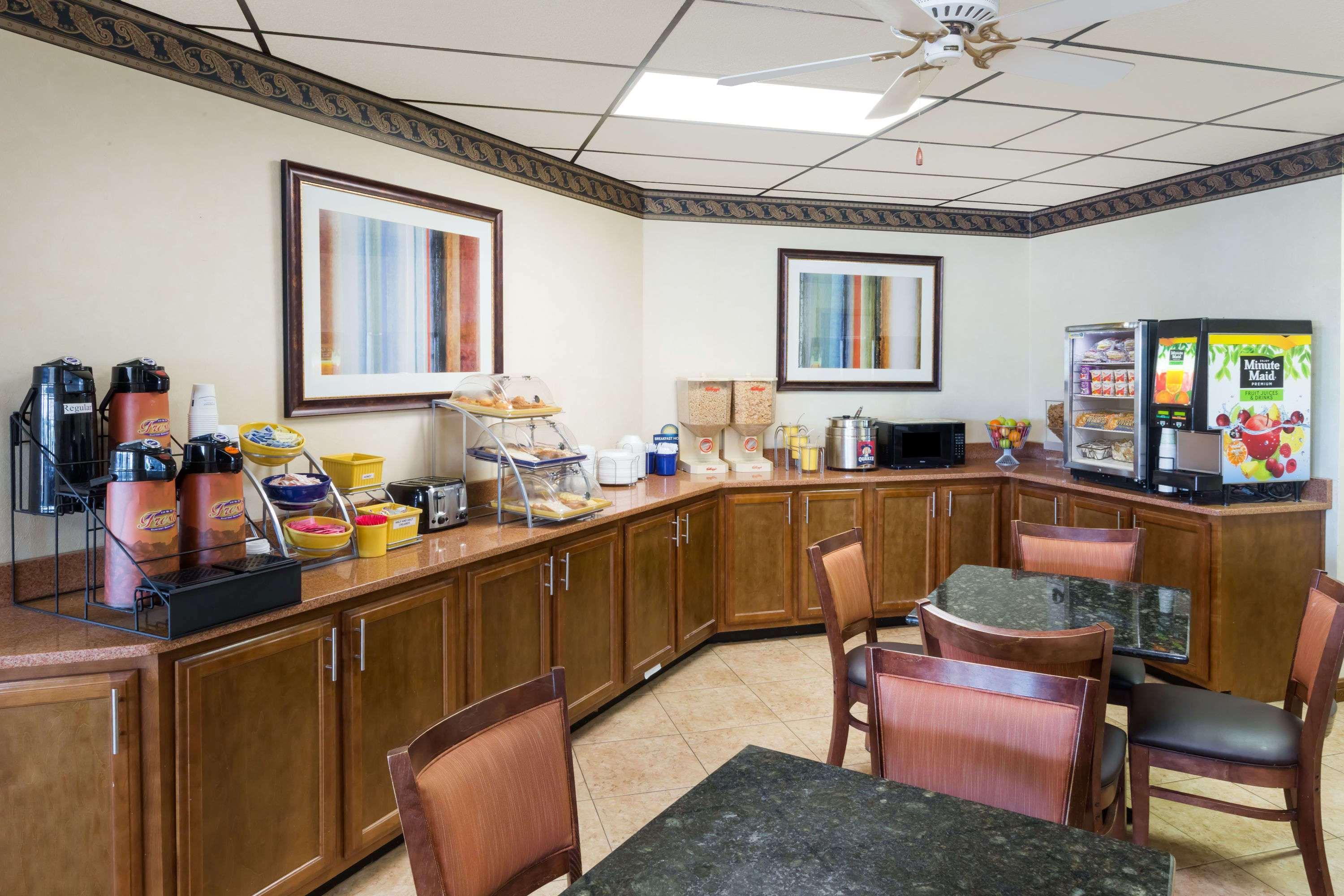Days Inn By Wyndham Batesville Buitenkant foto