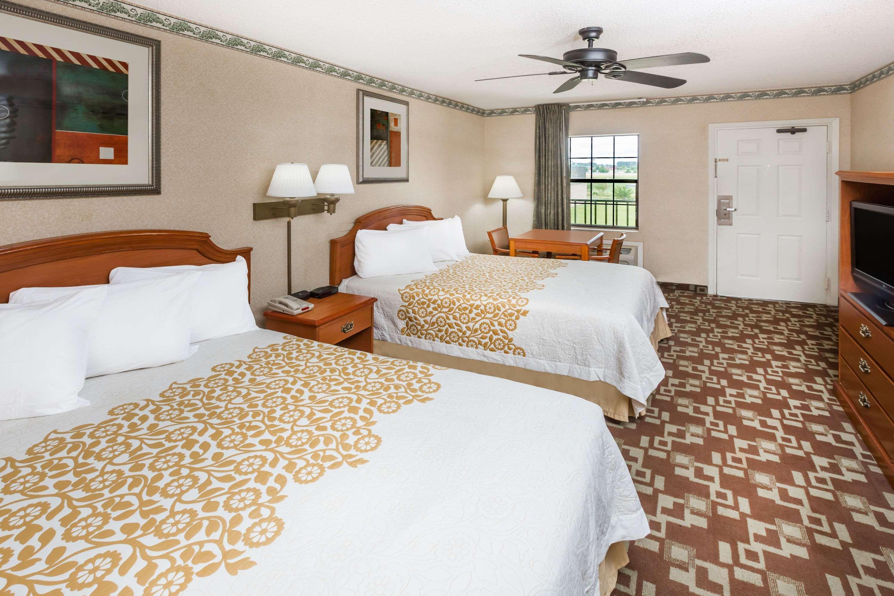 Days Inn By Wyndham Batesville Buitenkant foto