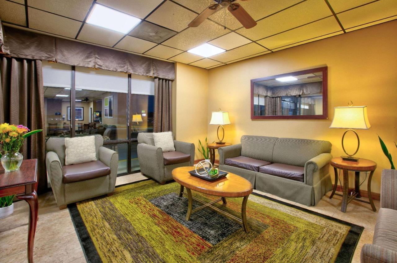Days Inn By Wyndham Batesville Buitenkant foto