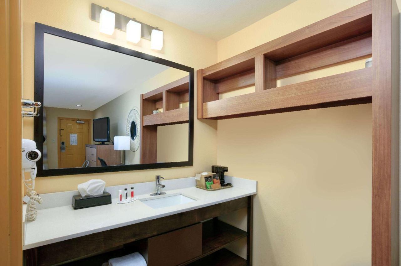 Days Inn By Wyndham Batesville Buitenkant foto