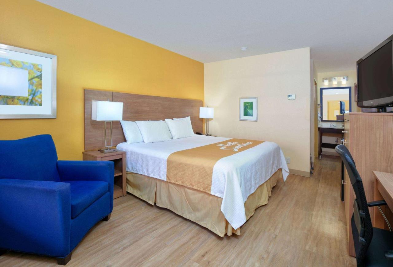 Days Inn By Wyndham Batesville Buitenkant foto