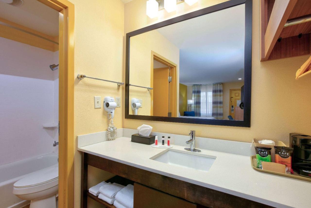 Days Inn By Wyndham Batesville Buitenkant foto